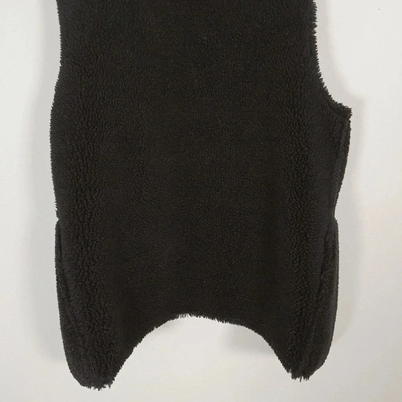 VELVET BY GRAHAM AND SPENCER | FAUX FUR BLACK REVERSIBLE VEST - Picture 13 of 14